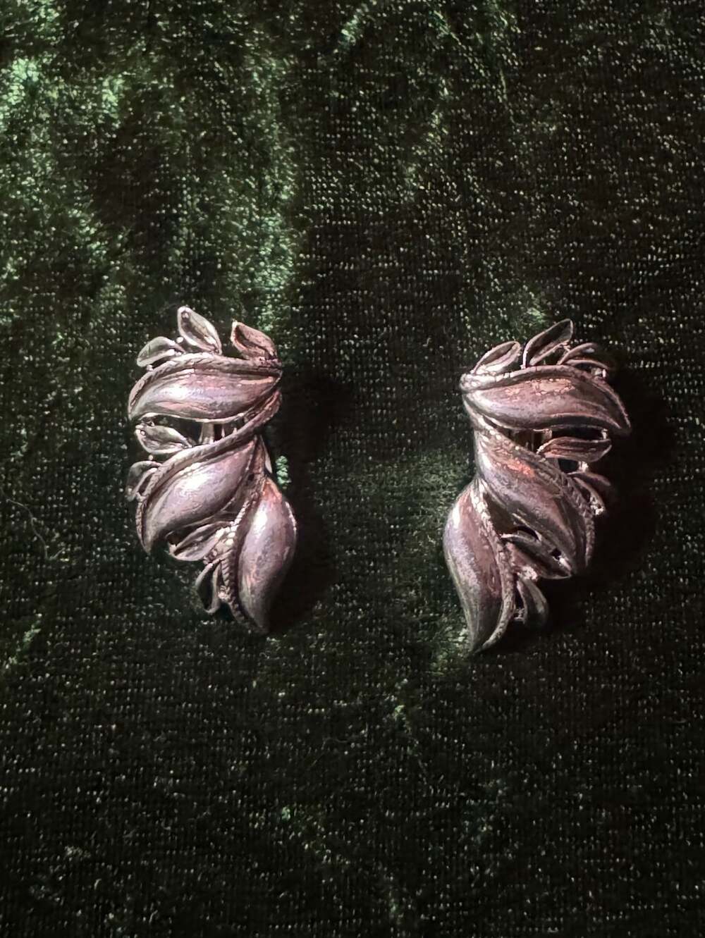 Oscar de la Renta Silver-Tone Leaf Clip-On Earrings